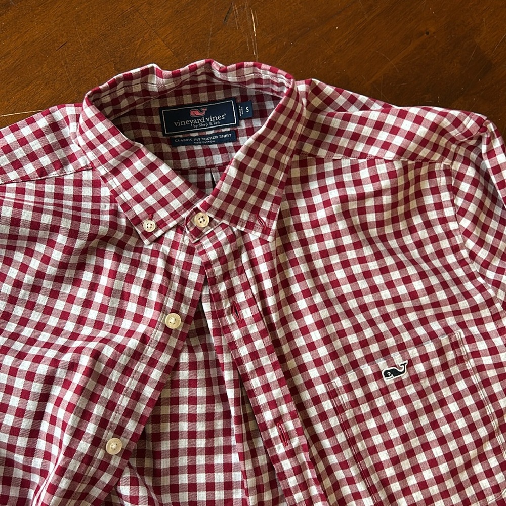men’s maroon gingham print size Small button down shirt